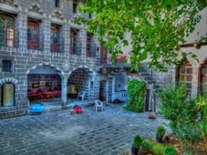 3063-tarikaral-eski-diyarbakir-evleri-8852-320px[1]